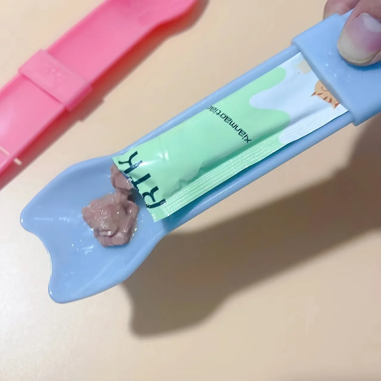 Cat Strip Squeeze Spoon Feeder for Lickable Wet Cat Treats Pet Liquid Snack Feeding Tool 1005008762635033