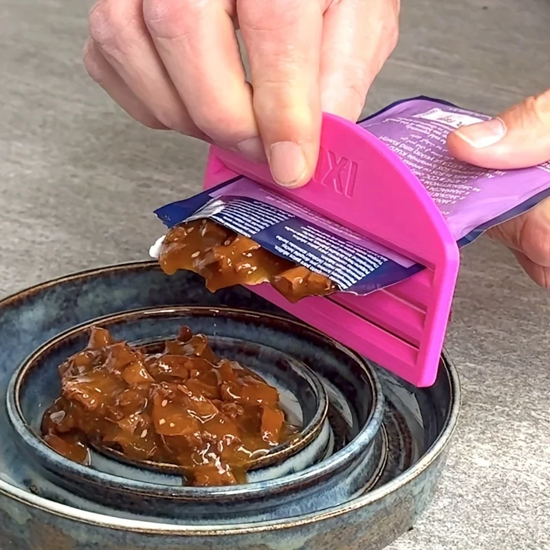 Cat Food Squeezing Practical Tool, Pet Feeding Aid, Compact Design, Durable Plastic 1005010552237916